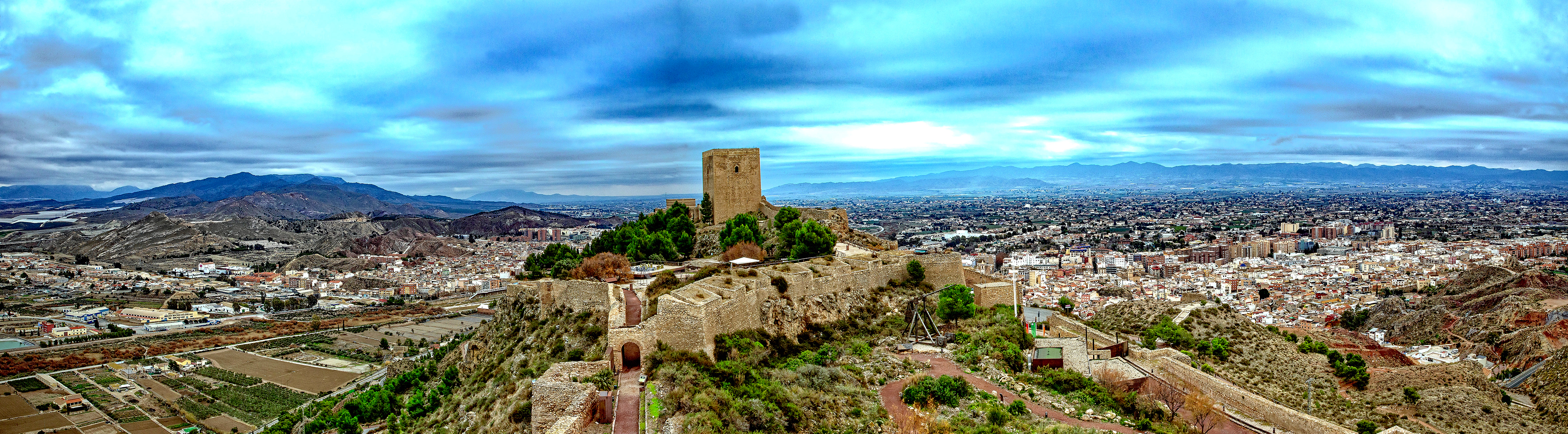 Le château et sa tour Alfonsí domine la ville de Lorca